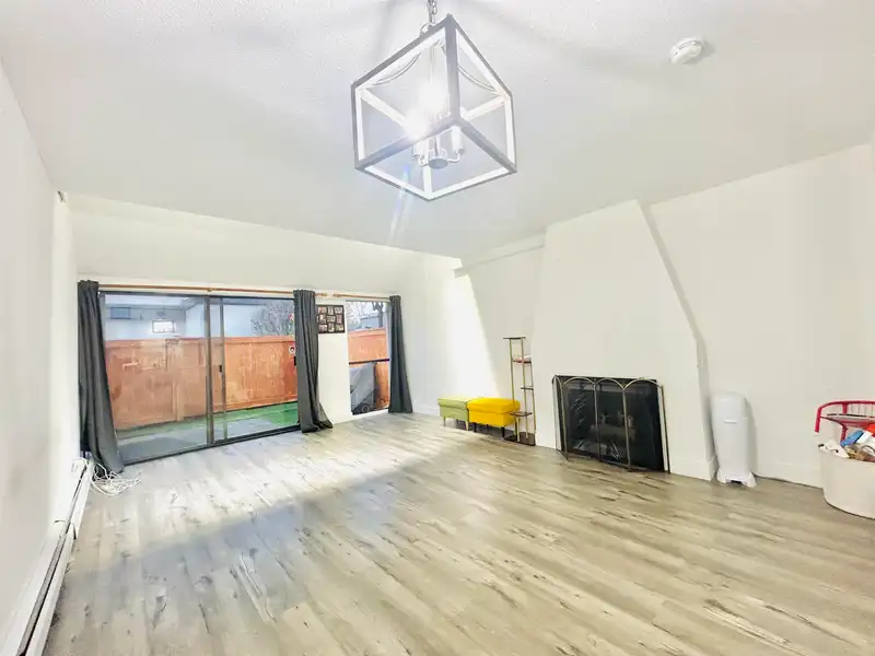 105 17720 60 AVENUE - photo 1 of 21