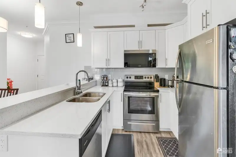 320 8183 121A STREET - photo 4 of 17