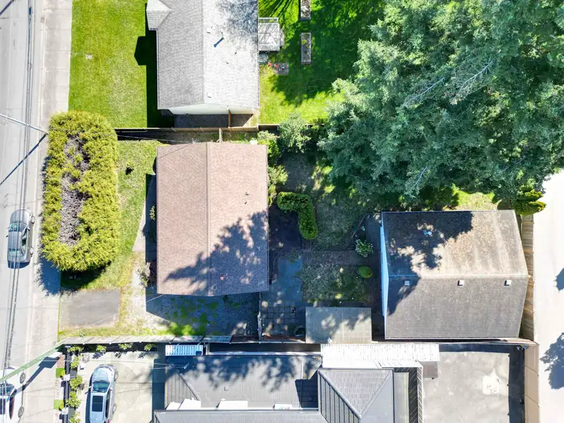 12300 82 AVENUE - photo 2 of 35