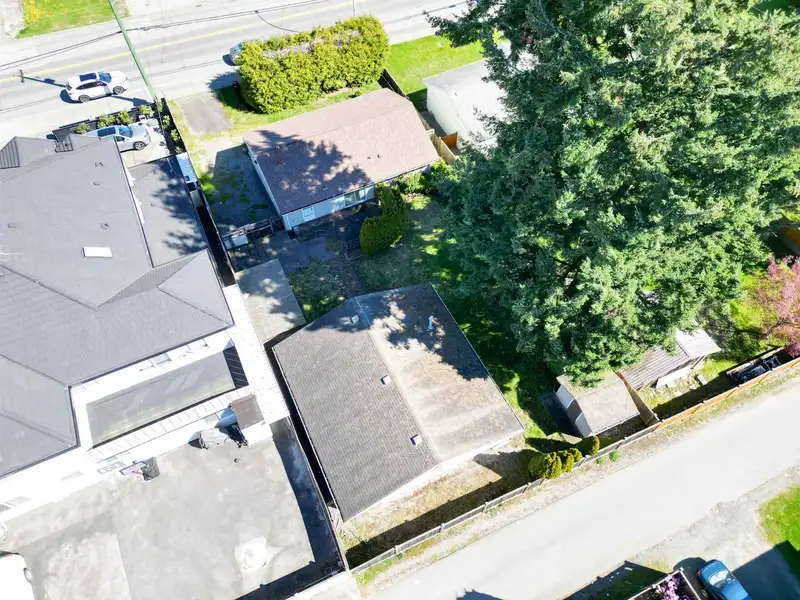 12300 82 AVENUE - photo 4 of 35