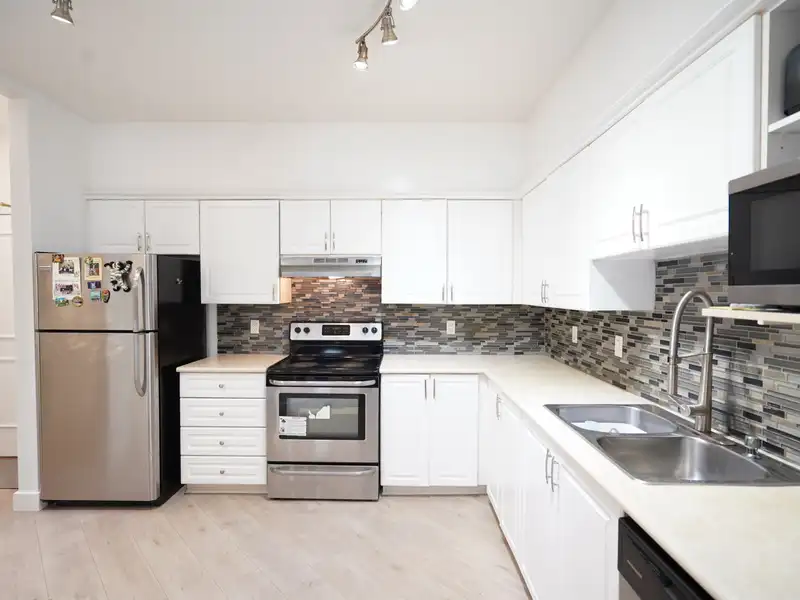 115 8139 121 A STREET - photo 3 of 23