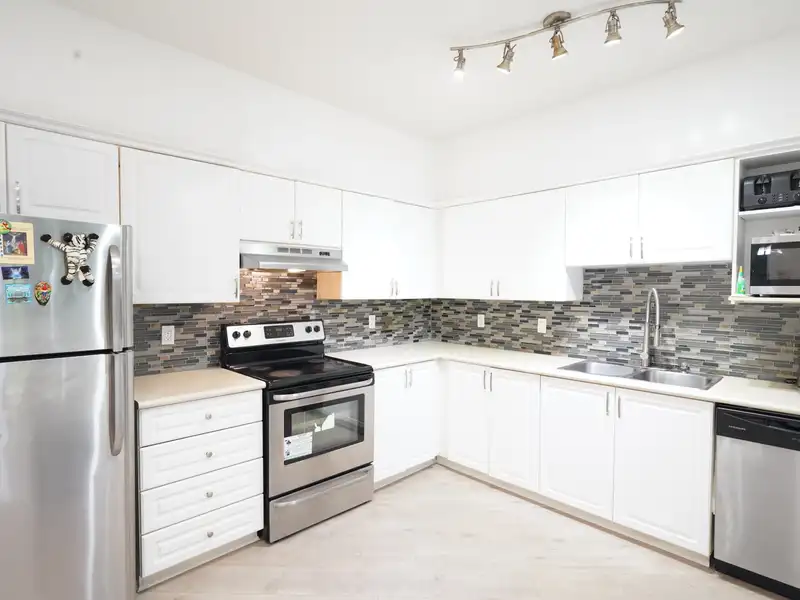 115 8139 121 A STREET - photo 4 of 23