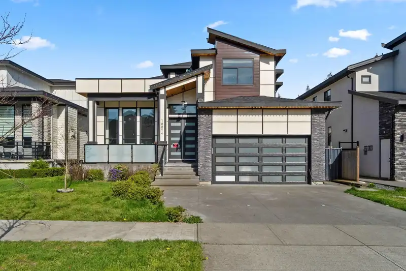 10014 174 STREET - photo 1 of 40