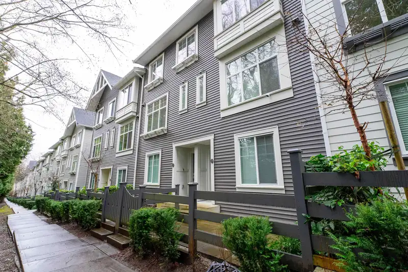 153 8168 136A STREET - photo 2 of 28