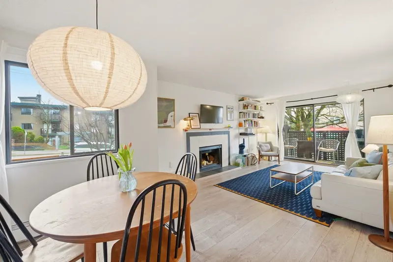 207 2215 DUNDAS STREET - photo 2 of 25