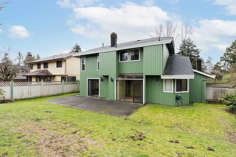 10446 FRASERGLEN DRIVE - photo 3 of 40