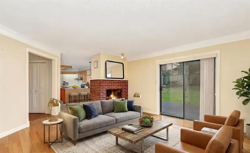 10446 FRASERGLEN DRIVE - photo 4 of 40