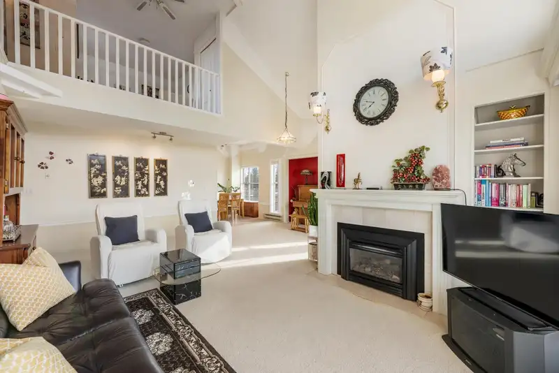 319 13918 72 AVENUE - photo 1 of 40