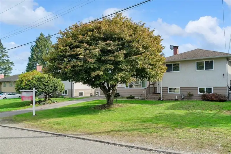 14662 111A AVENUE - photo 2 of 23