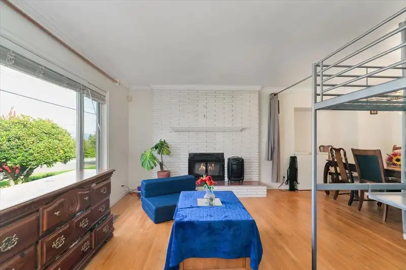 14662 111A AVENUE - photo 4 of 23