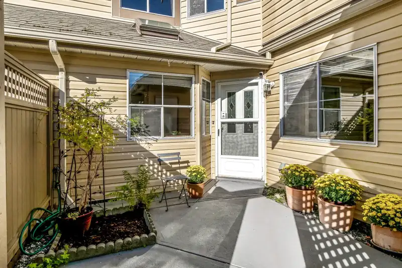 39 6140 192 STREET - photo 3 of 25