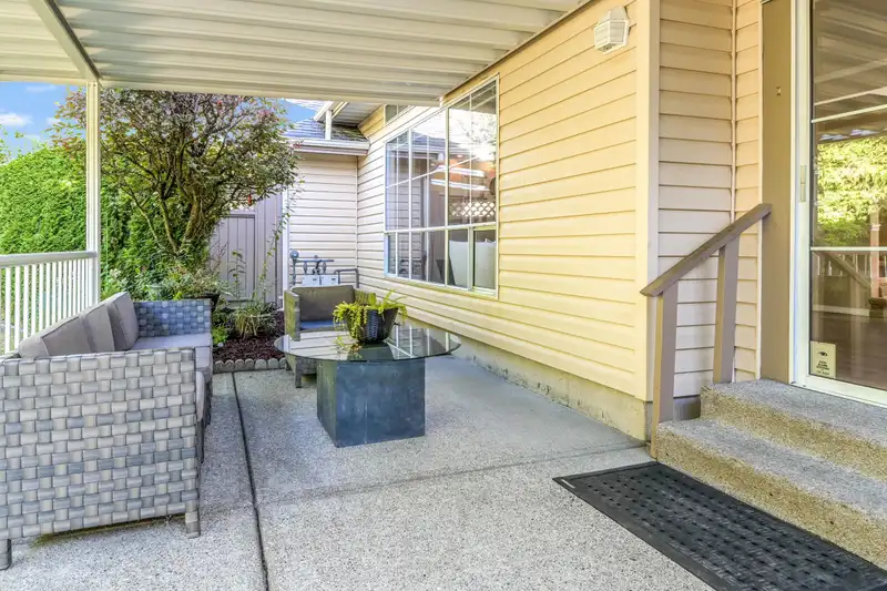 39 6140 192 STREET - photo 4 of 25