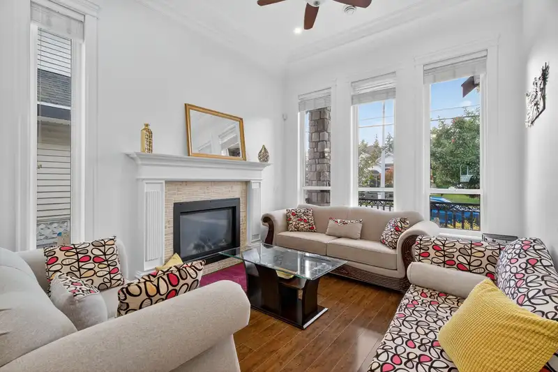 13255 62 AVENUE - photo 4 of 31