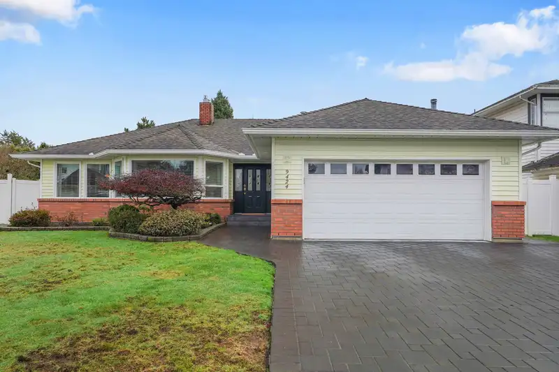 9424 154A STREET - photo 2 of 40