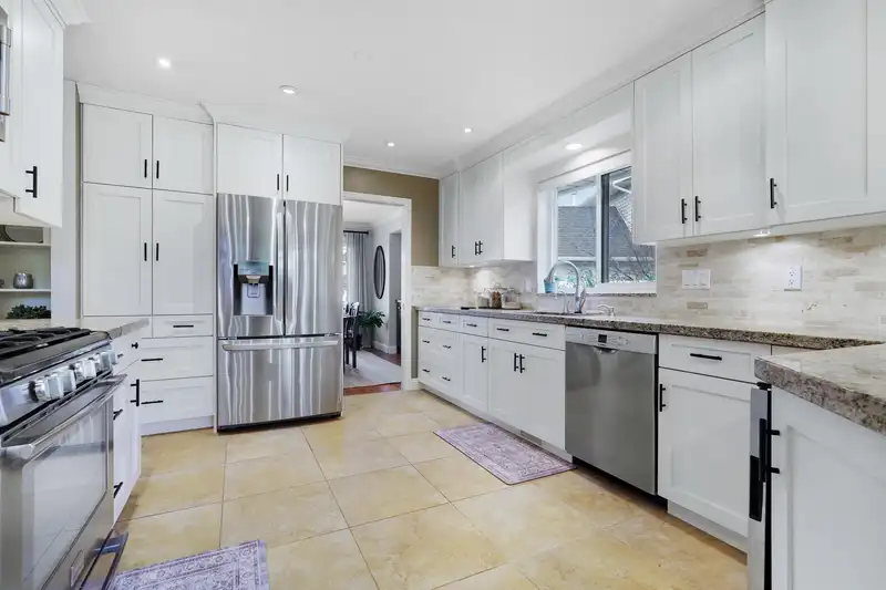 9424 154A STREET - photo 3 of 40
