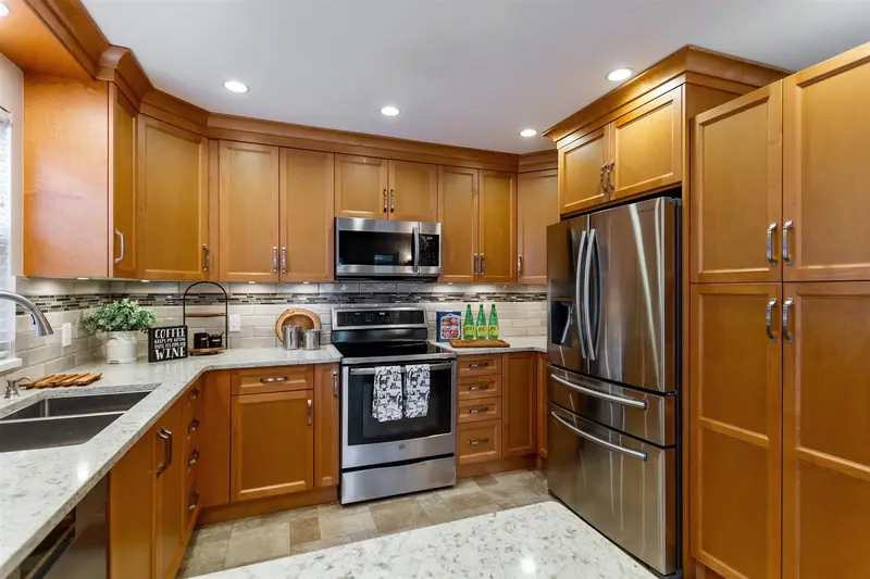 20575 89B AVENUE - photo 4 of 25