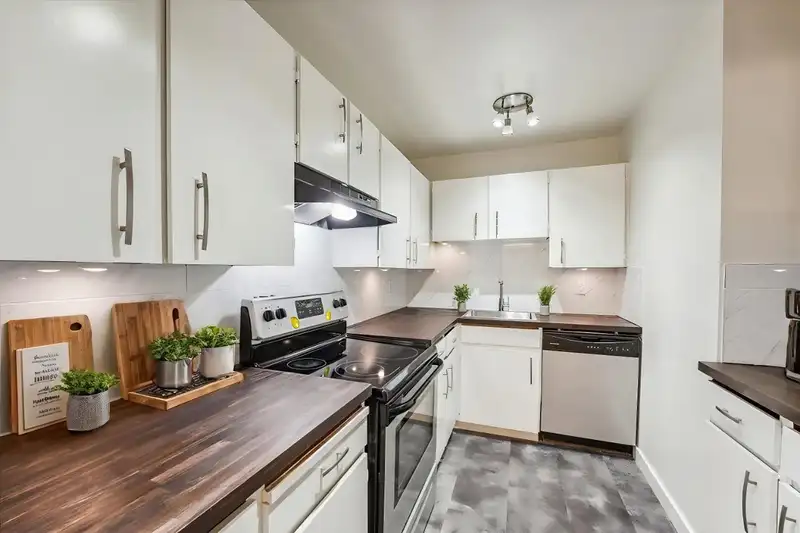 314 10698 151A STREET - photo 2 of 16