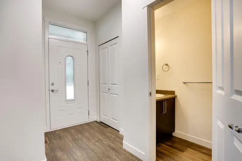 13 6575 192 STREET - photo 3 of 25