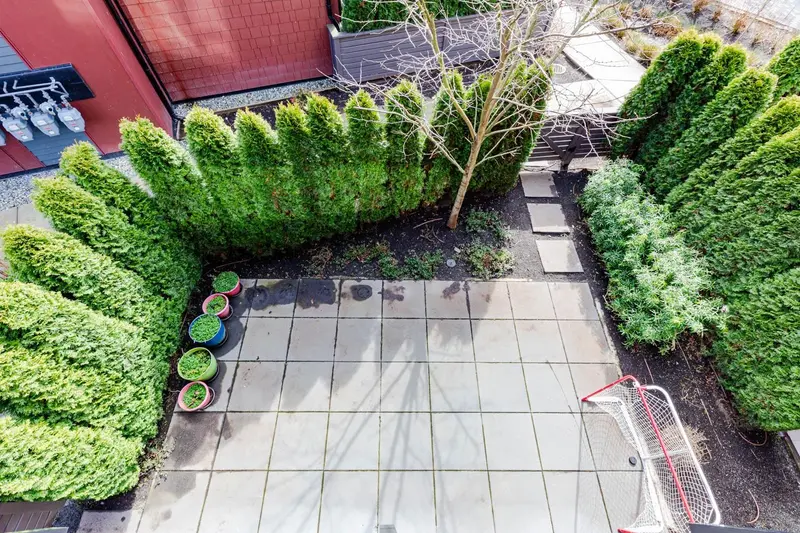 185 4738 HEMLOCK WAY - photo 4 of 25