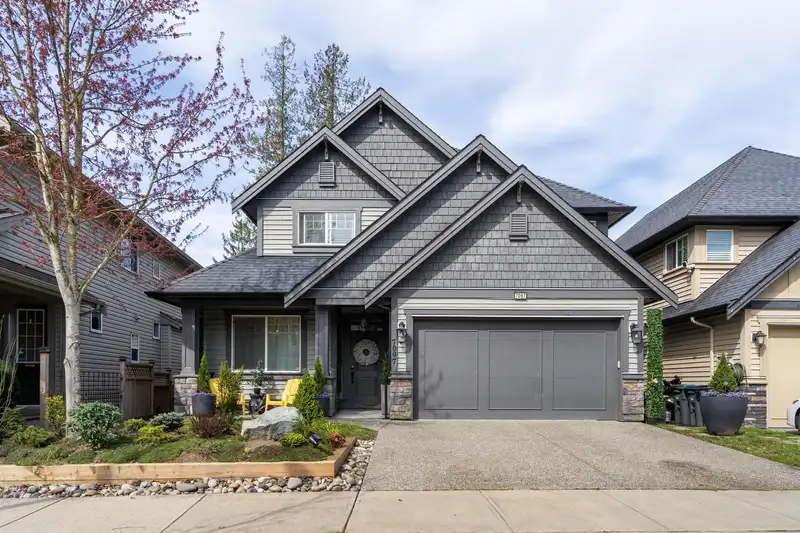 7097 177A STREET - photo 1 of 40