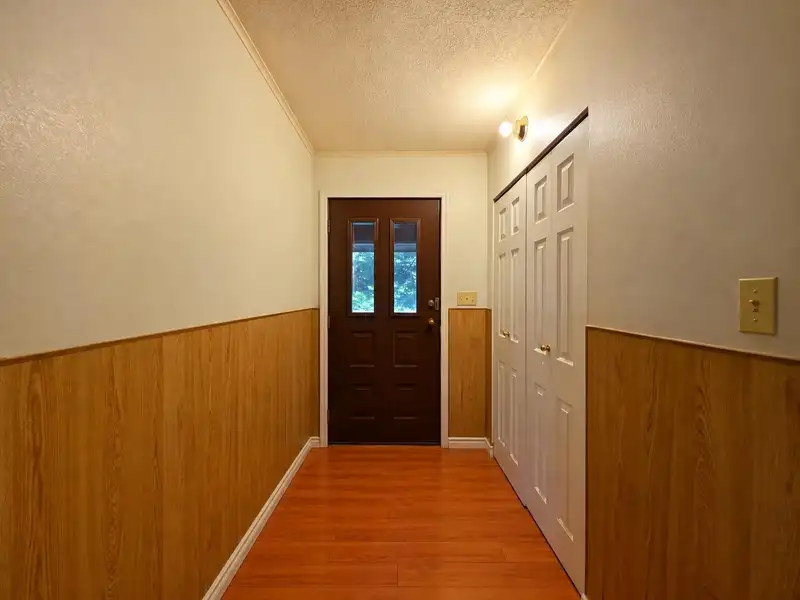 8729 192 STREET - photo 4 of 33