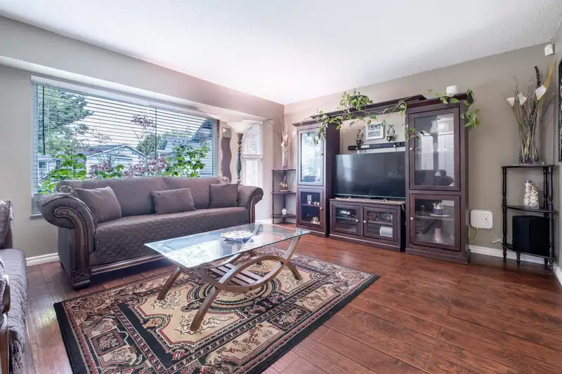9222 132A STREET - photo 4 of 20