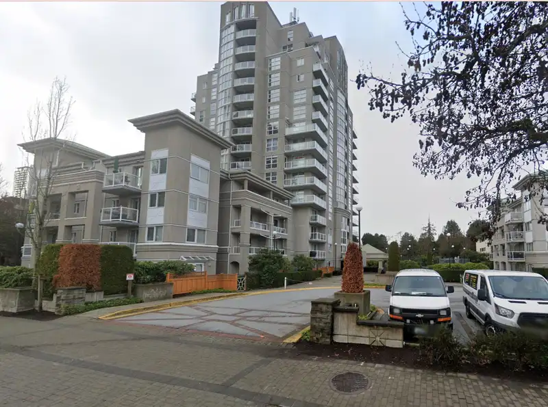 1206 10523 UNIVERSITY DRIVE - photo 1 of 13