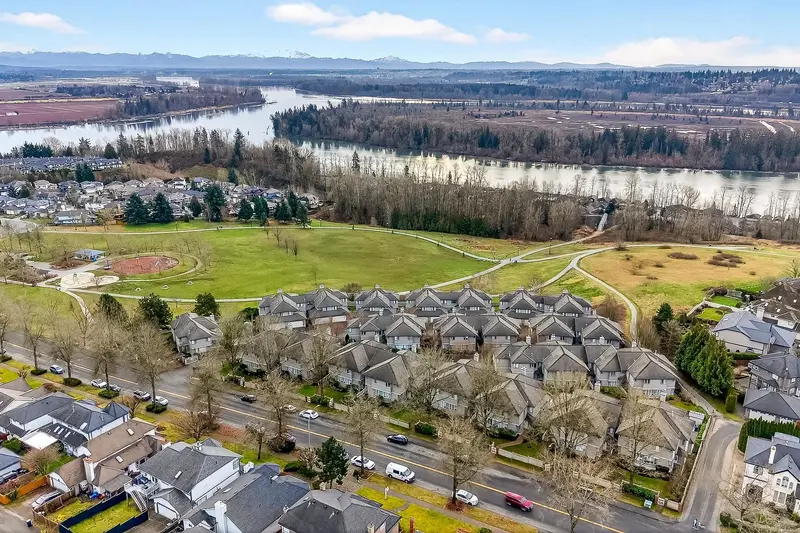 2 920 CITADEL DRIVE - photo 2 of 25