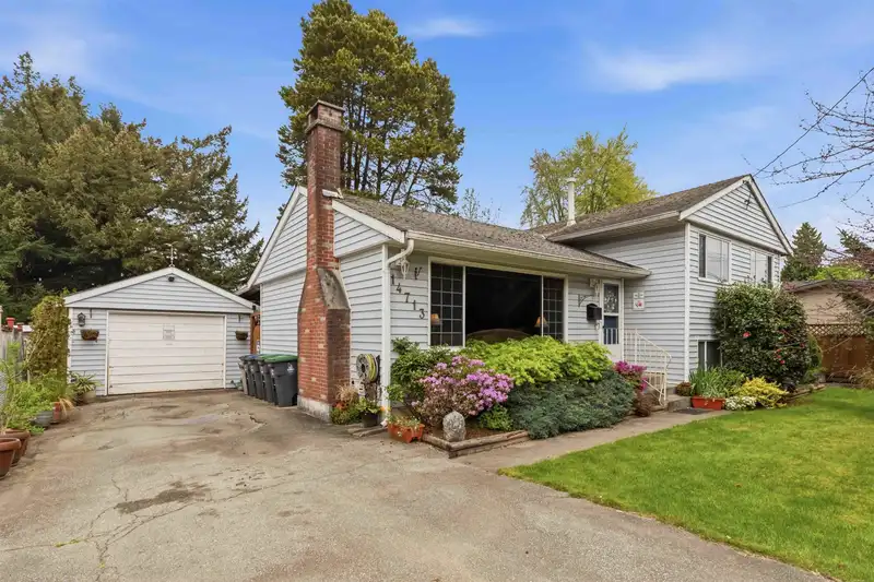 14713 110 AVENUE - photo 1 of 34