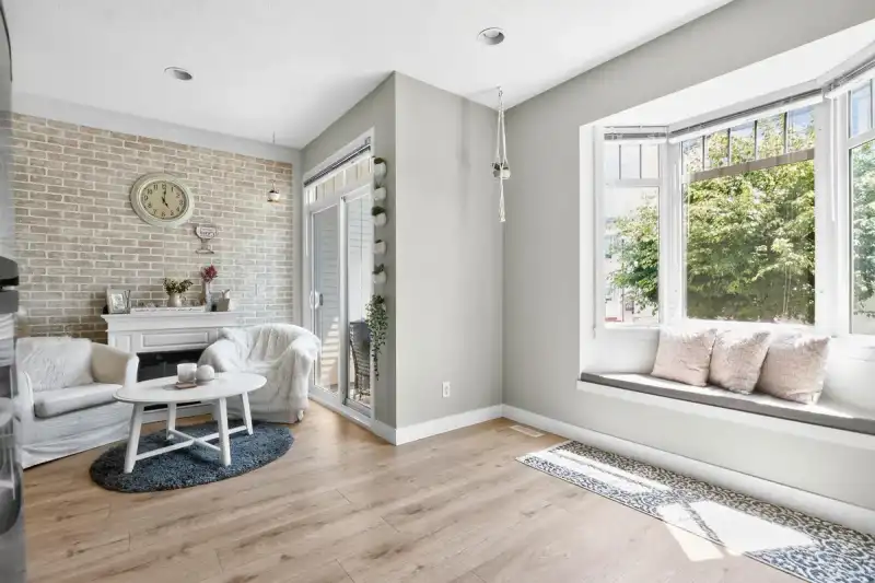 83 19551 66 AVENUE - photo 1 of 40
