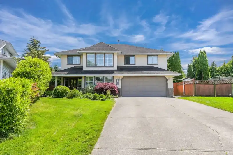 6084 185 STREET - photo 1 of 40