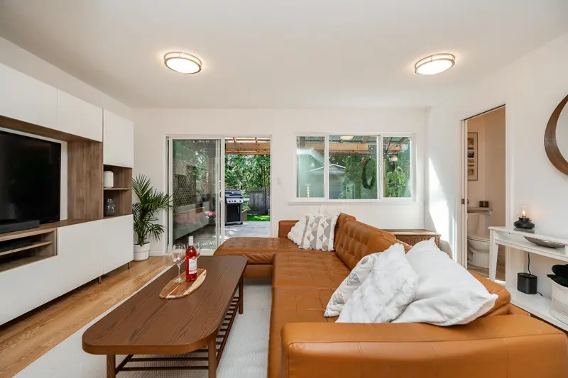 12108 SCHMIDT CRESCENT - photo 2 of 25