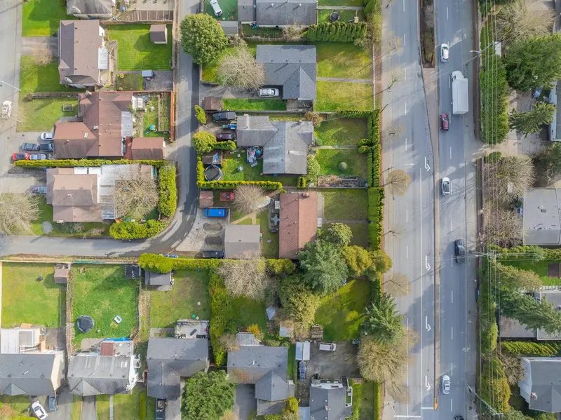 8570 152 STREET - photo 2 of 25