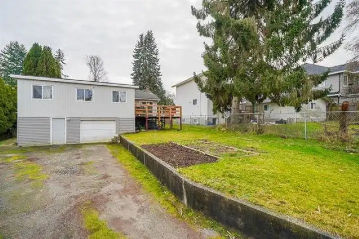 12679 97A AVENUE - photo 2 of 3