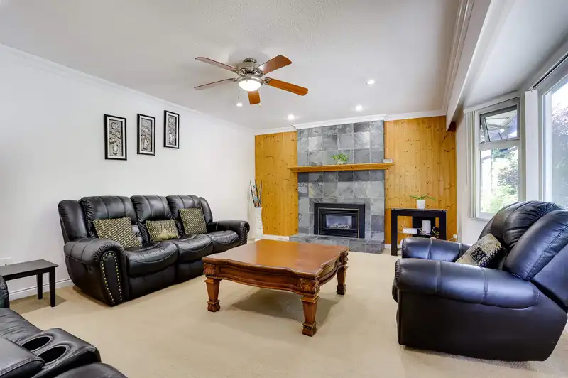 15135 86B AVENUE - photo 4 of 34