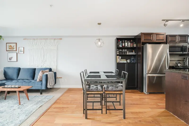 312 19939 55A AVENUE - photo 2 of 9