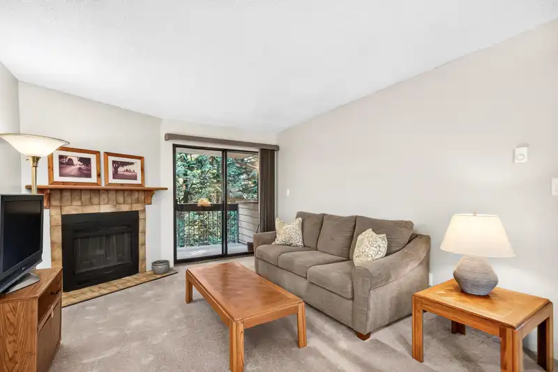 315 10530 154 STREET - photo 2 of 25