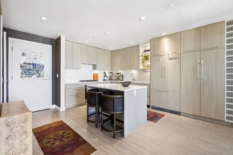 303 707 E 3RD STREET - photo 2 of 25