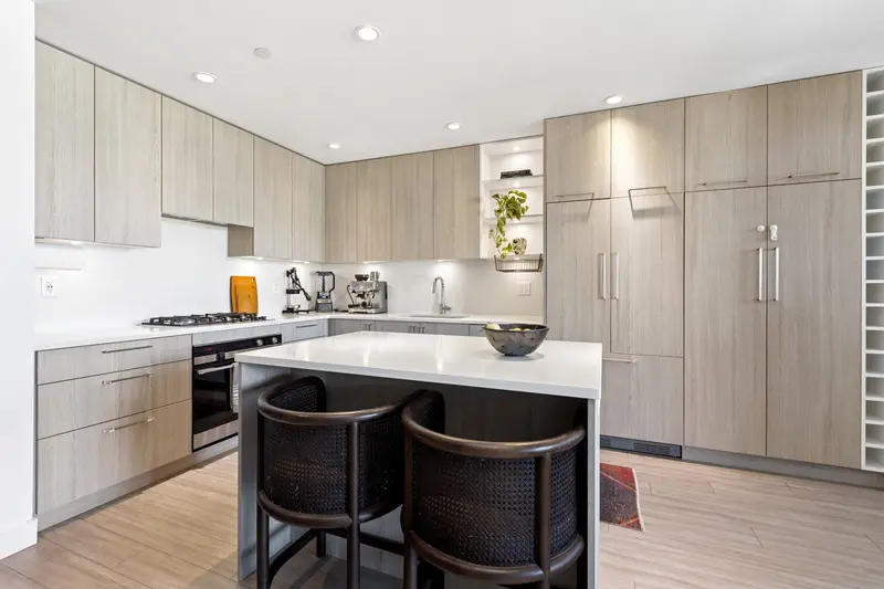 303 707 E 3RD STREET - photo 3 of 25