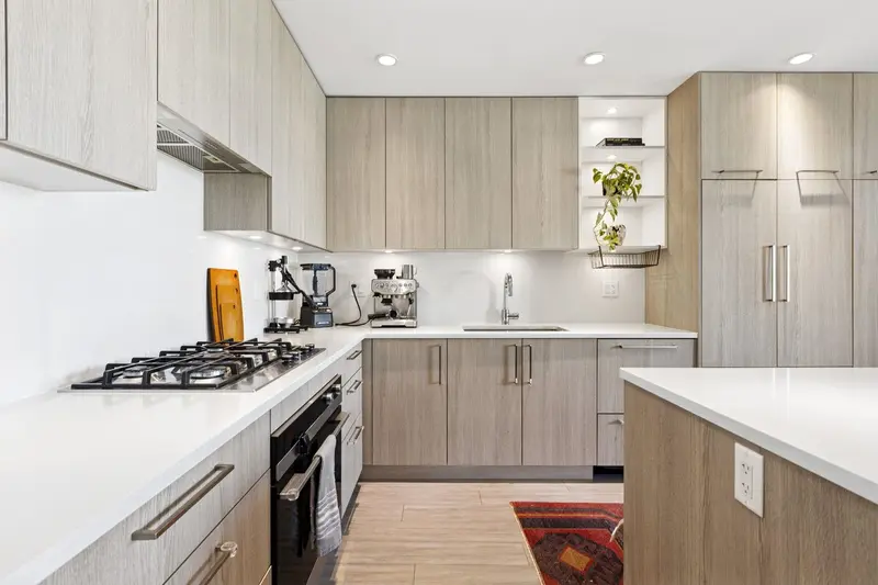 303 707 E 3RD STREET - photo 4 of 25