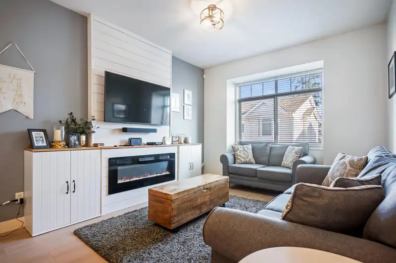 39 19551 66 AVENUE - photo 3 of 40