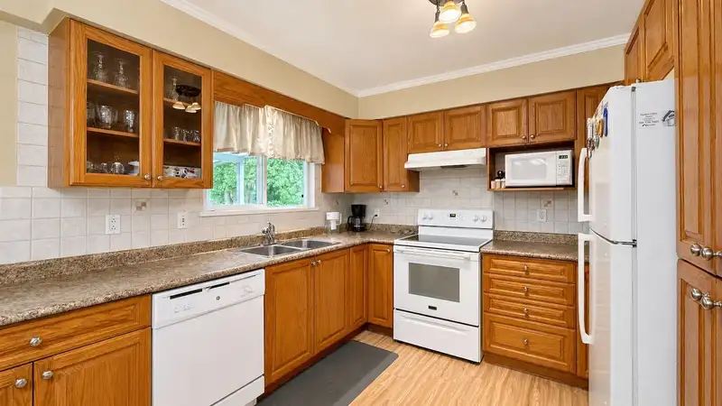 11010 PARTRIDGE CRESCENT - photo 3 of 36