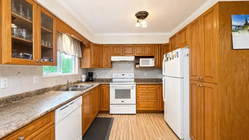 11010 PARTRIDGE CRESCENT - photo 4 of 36