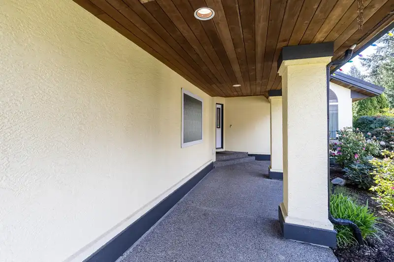 8573 142 STREET - photo 2 of 40