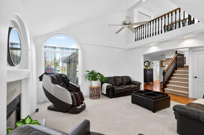 8573 142 STREET - photo 4 of 40