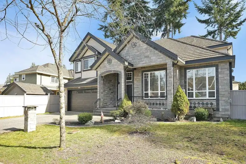 5856 134A STREET - photo 2 of 40
