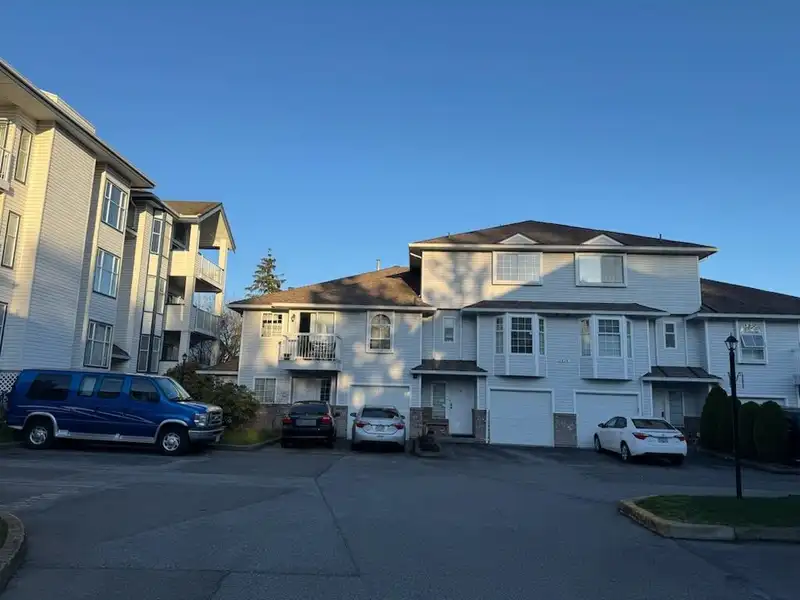 1 13930 72 AVENUE - photo 1 of 1
