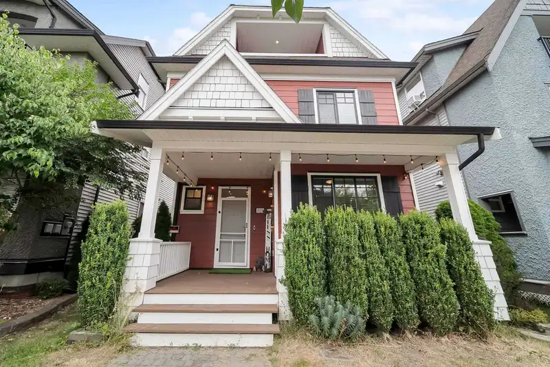 19239 69A AVENUE - photo 3 of 31