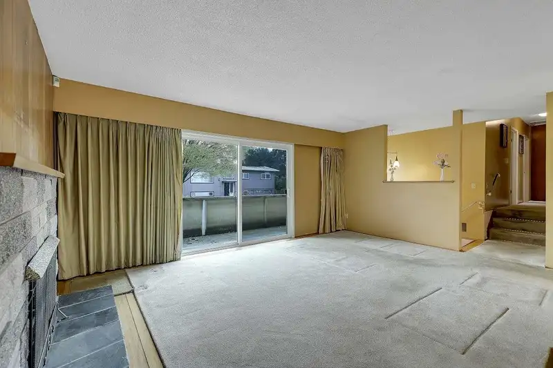 11050 SWAN CRESCENT - photo 2 of 40