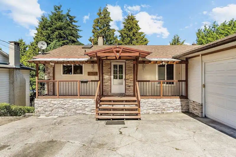 13475 113 AVENUE - photo 3 of 32